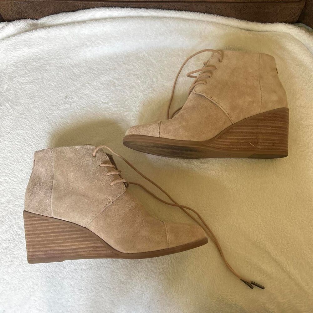 Tom's Tan suede lace up wedge boots women's 8.5 euc